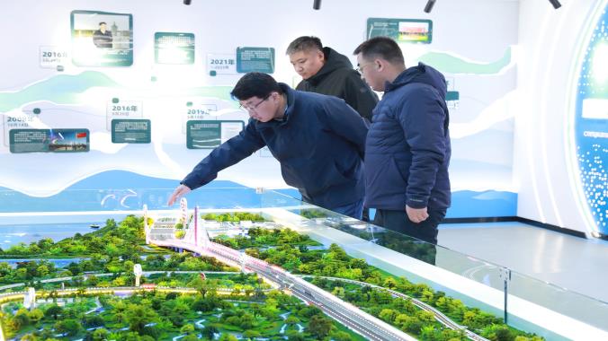 何大海督導(dǎo)檢查黑瞎子島公路客貨運(yùn)口岸項目建設(shè)進(jìn)度